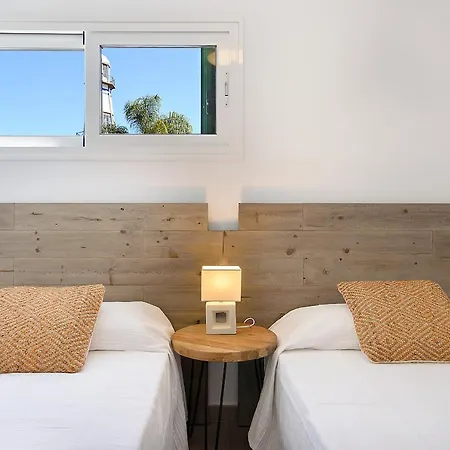 Apartment Blue Volcano Apartment, Free Access To The Fariones Sports Center Puerto del Carmen (Lanzarote)
