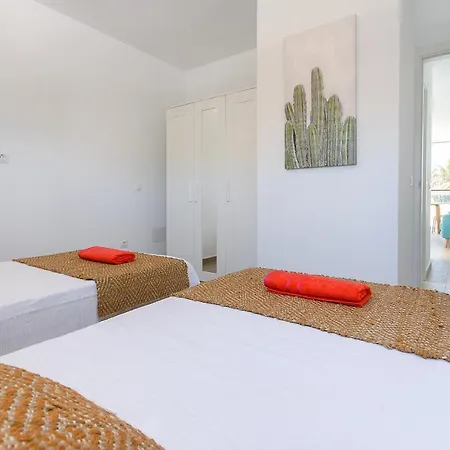 Blue Volcano Apartment, Free Access To The Fariones Sports Center Apartment Puerto del Carmen (Lanzarote)