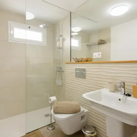 Lejlighed Blue Volcano Apartment, Free Access To The Fariones Sports Center Puerto del Carmen (Lanzarote)
